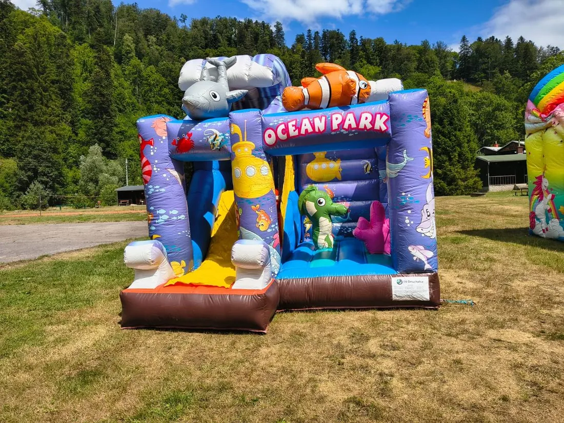 Dmuchací atrakce Ocean Park se skluzavkou a mořskými motivy