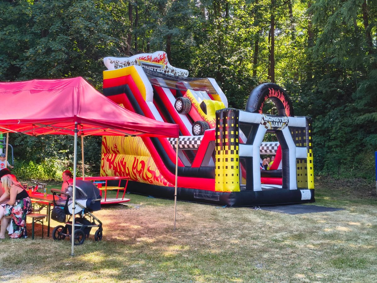 Skákací hrad Monster Jam na akci s dětmi